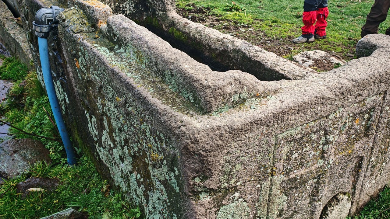 Foto - Bu kadarına da pes! Yüzyıllık lahdi böyle kesmişler