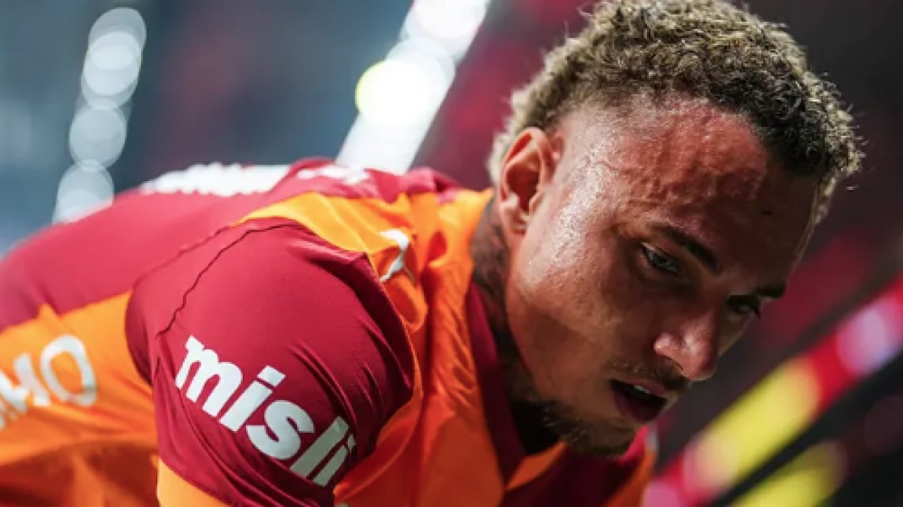 Foto - Bu kararlar artık bekleniyor: Okan Buruk Onu Takımda İstemiyor! Galatasaray'da Ayrılık Kaçınılmaz Hale Geldi