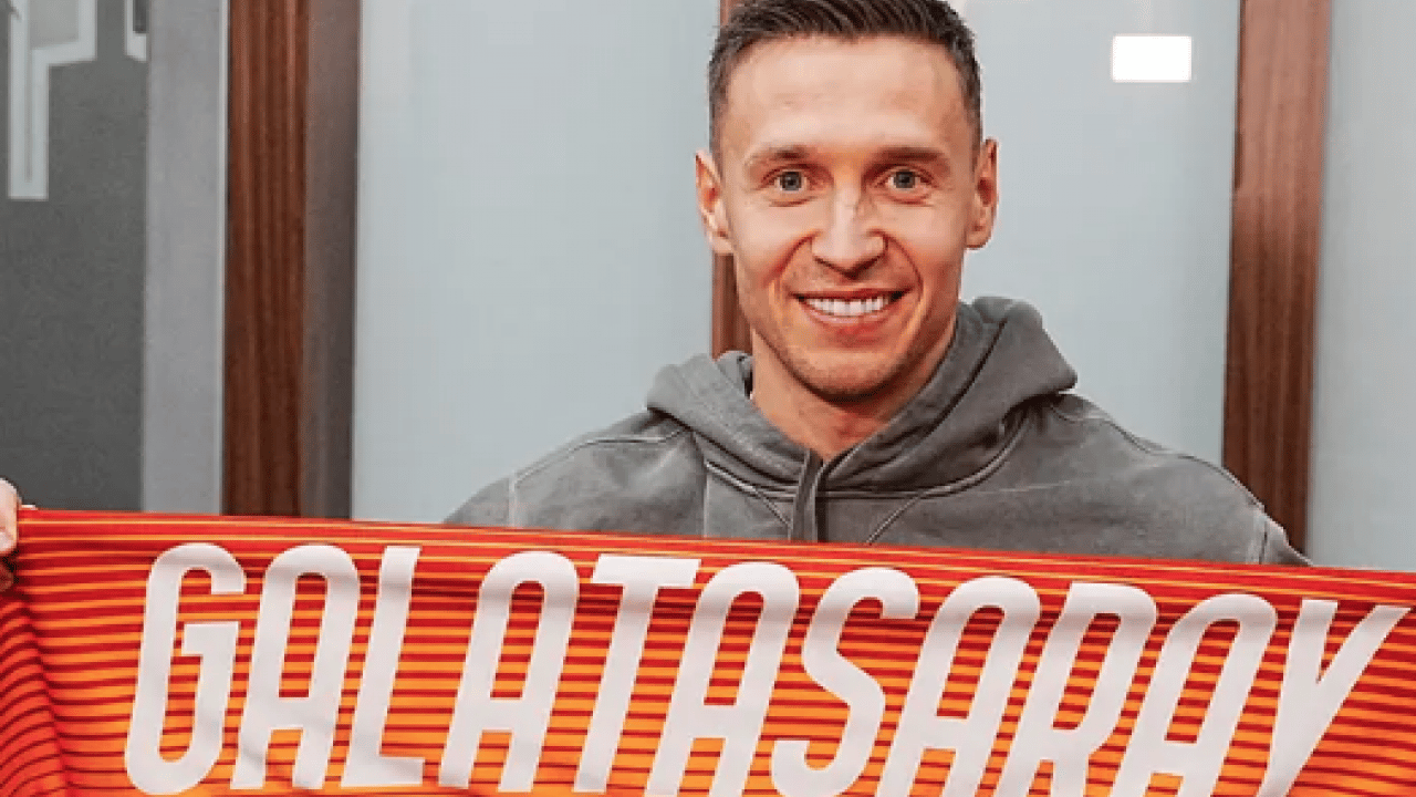 Foto - Bu kararlar artık bekleniyor: Okan Buruk Onu Takımda İstemiyor! Galatasaray'da Ayrılık Kaçınılmaz Hale Geldi