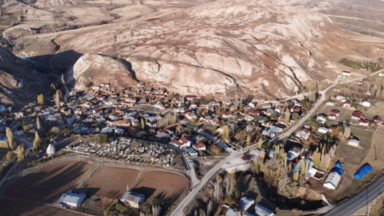 Bu köy 7/24 kameralarla gözetim altında