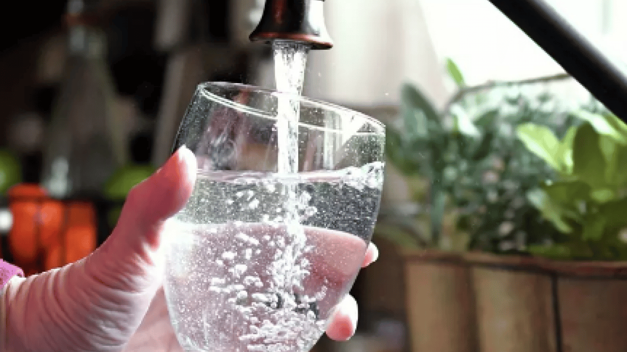 Foto - Bu masum olmayabilir! İçme suları riskli mi? Uzmanların farklı yorumları var!