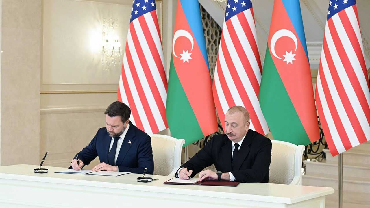 Foto - Bu neyin hazırlığı? Bu kez Azerbaycan’a savaş gemisi yollayacaklar! Bahaneye bakın