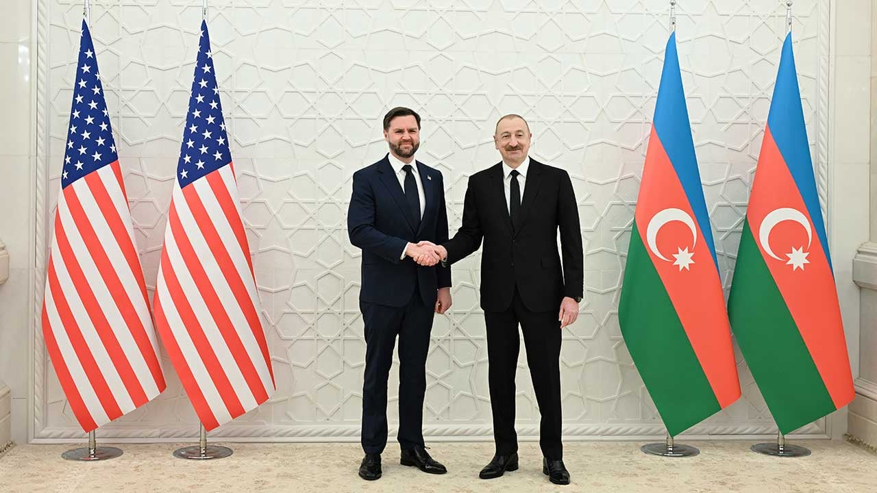 Foto - Bu neyin hazırlığı? Bu kez Azerbaycan’a savaş gemisi yollayacaklar! Bahaneye bakın