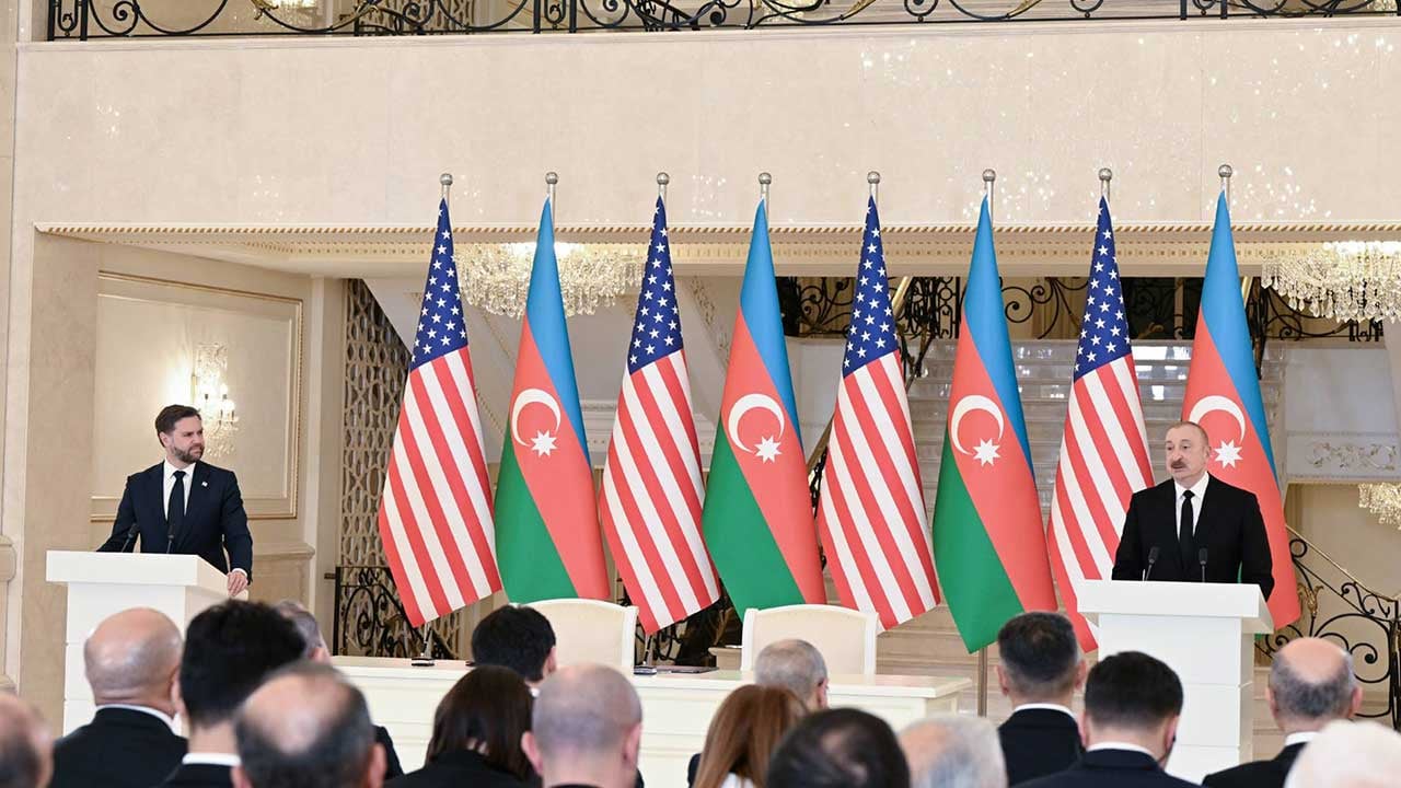 Foto - Bu neyin hazırlığı? Bu kez Azerbaycan’a savaş gemisi yollayacaklar! Bahaneye bakın