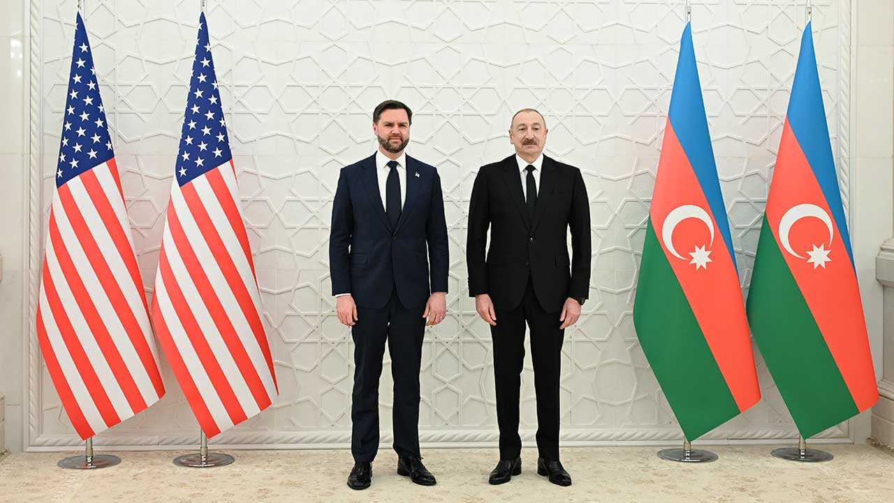 Foto - Bu neyin hazırlığı? Bu kez Azerbaycan’a savaş gemisi yollayacaklar! Bahaneye bakın