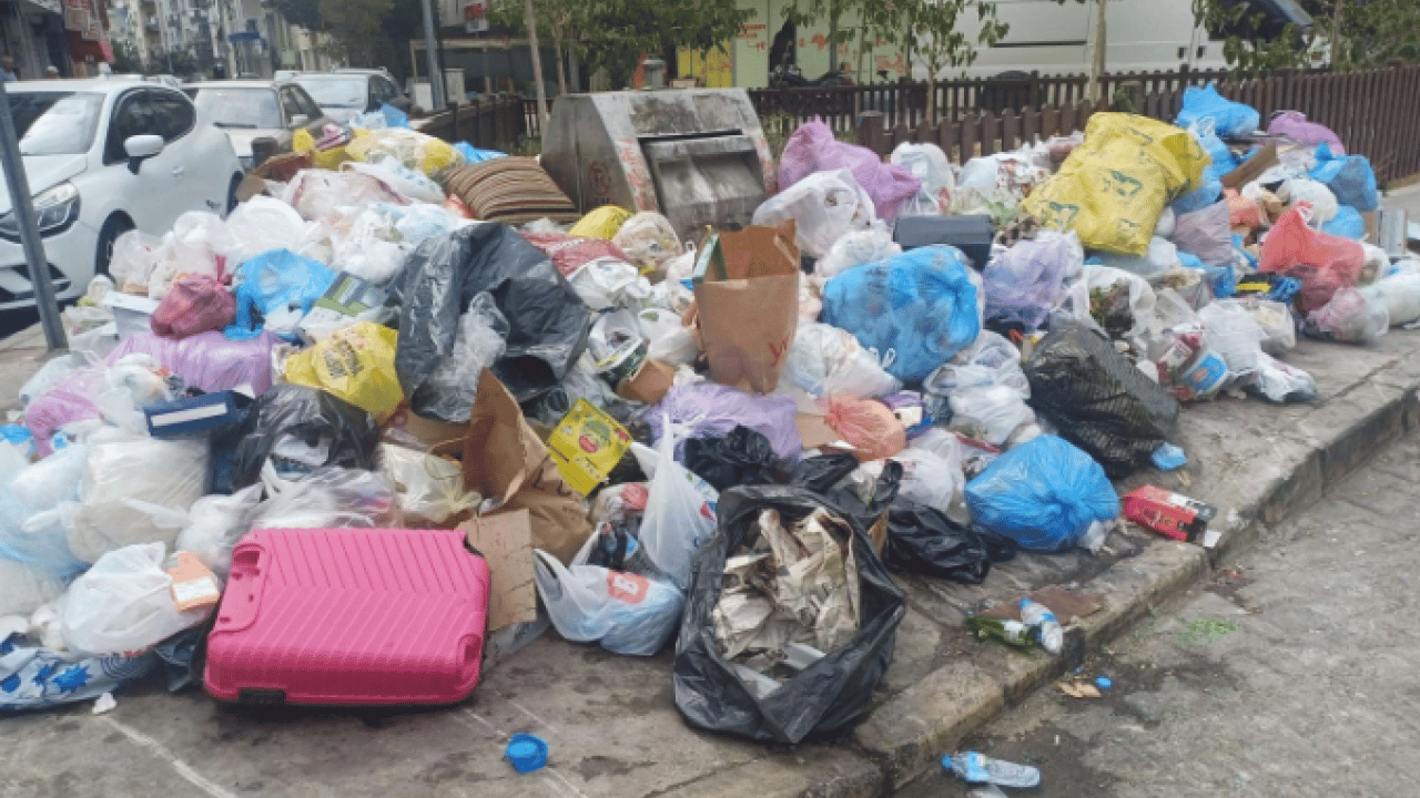 Foto - Bu rezil görüntüyü vatandaşa müstahak görüyorlar! İzmir'i kara sinekler bastı