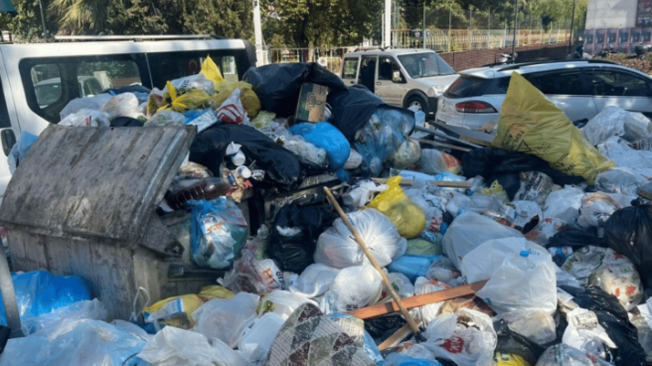 Foto - Bu rezil görüntüyü vatandaşa müstahak görüyorlar! İzmir'i kara sinekler bastı