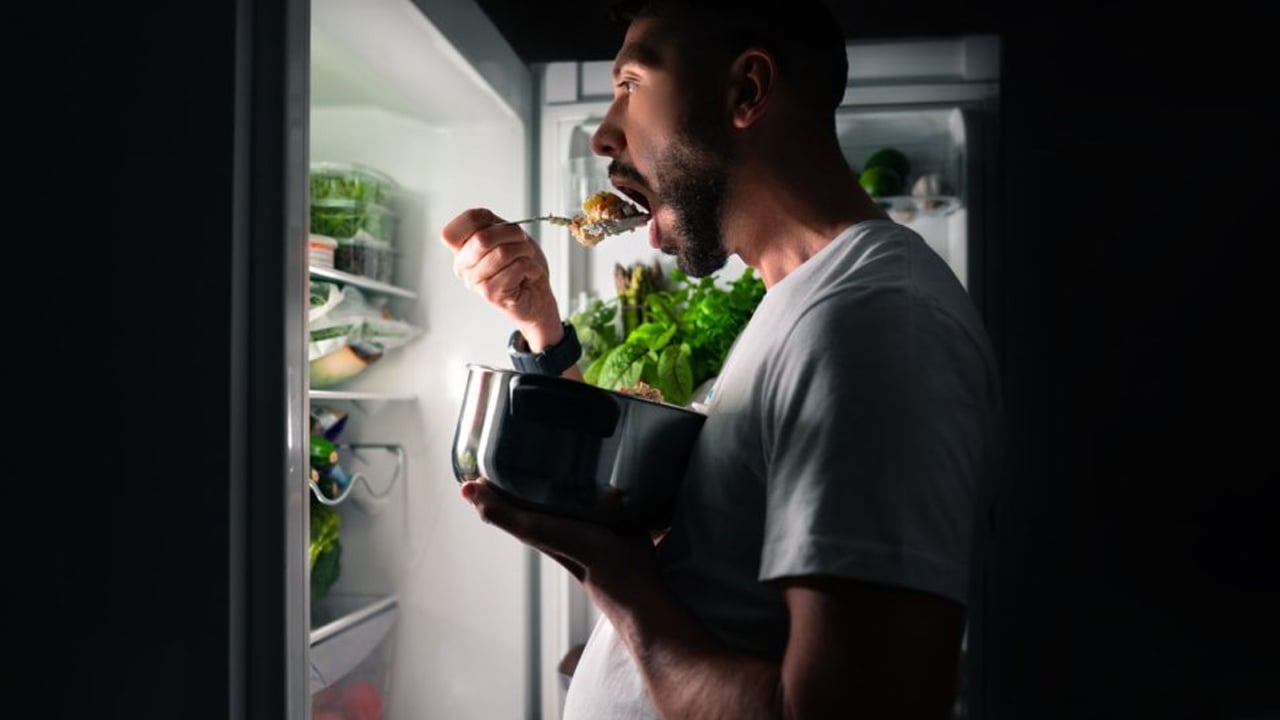  Bu saatlerde yemek yiyen yandı! Uzmanı uyardı: Kış aylarında ritim değişiyor diyor... Dikkat çeken kritik uyarı