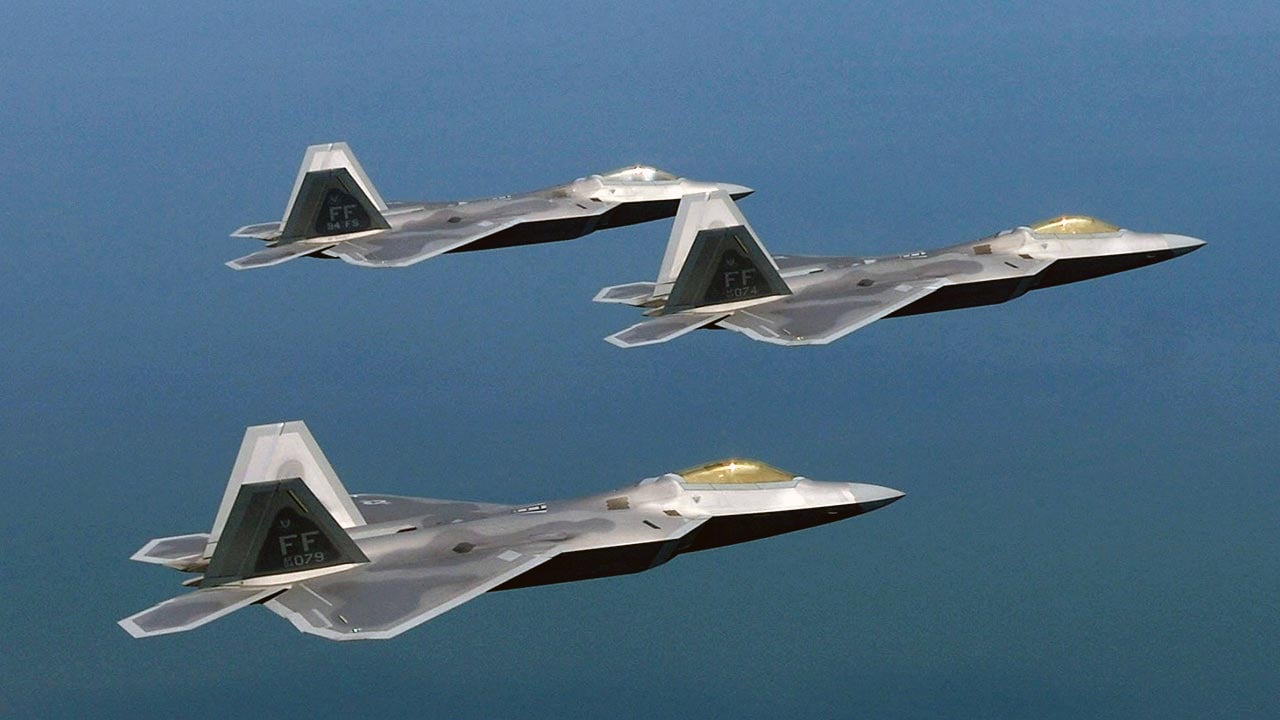Foto - Bu savaş uçağı İsrail'e bile verilmiyor! F-22 Raptor uçakları yenilendi