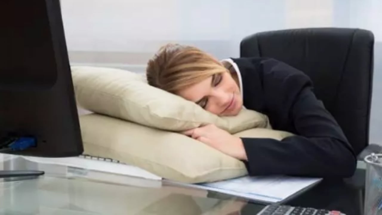 Bu tavsiyeye kulak verin: Oruçluyken 1 saat uyumanın faydaları nelerdir? Öğle uykusunun...