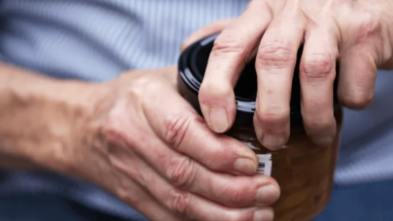 Bu yöntem ile tarihe karışacak! Kapağı sıkışan kavanozlara veda edin