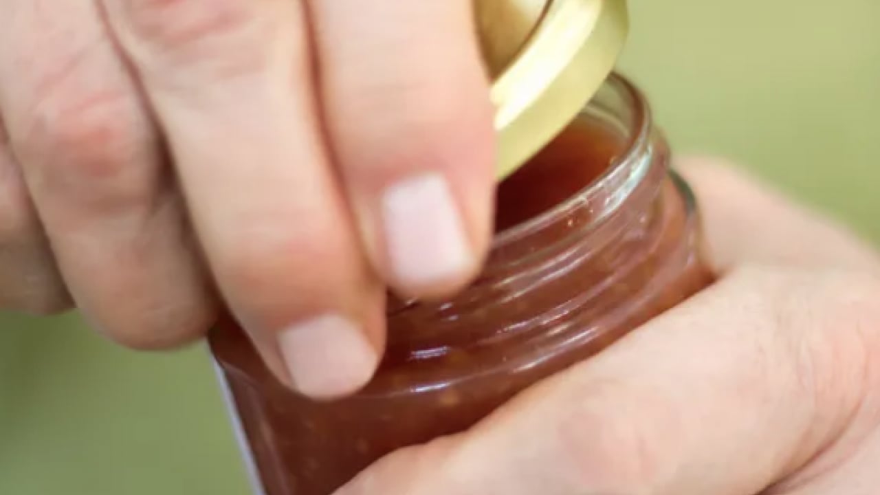 Foto - Bu yöntem ile tarihe karışacak! Kapağı sıkışan kavanozlara veda edin