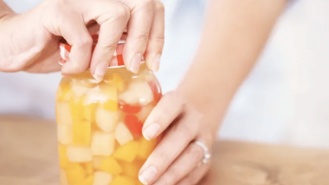 Foto - Bu yöntem ile tarihe karışacak! Kapağı sıkışan kavanozlara veda edin