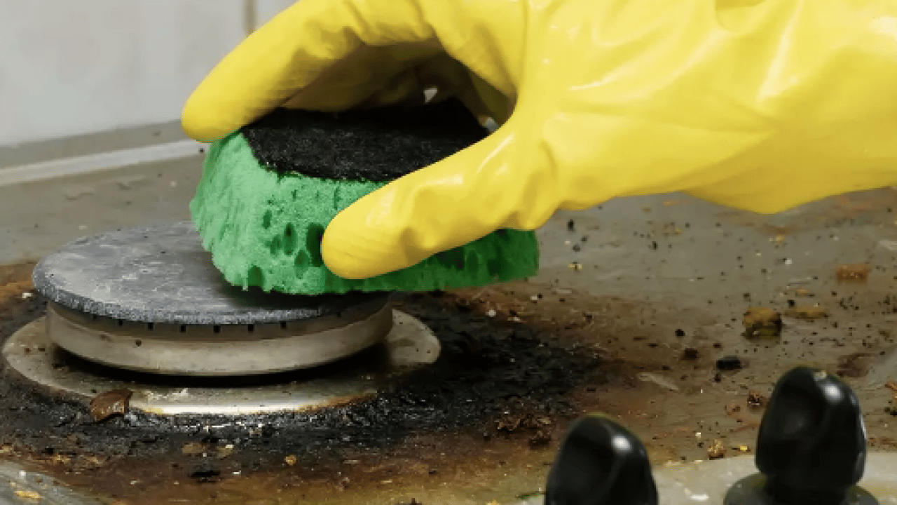 Foto - Bu yöntem rahata erdirecek... 5 dakikada ocağı pırıl pırıl yapıyor! Yağ lekesinden eser kalmıyor