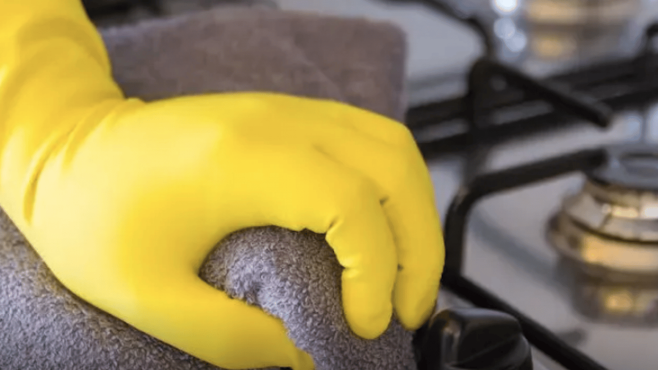 Bu yöntem rahata erdirecek... 5 dakikada ocağı pırıl pırıl yapıyor! Yağ lekesinden eser kalmıyor