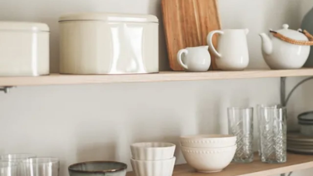 Foto - Bu yöntemden derhal vazgeçin meğer öyle bir zararı varmış ki... Bardakları dolaba sakın ters koymayın