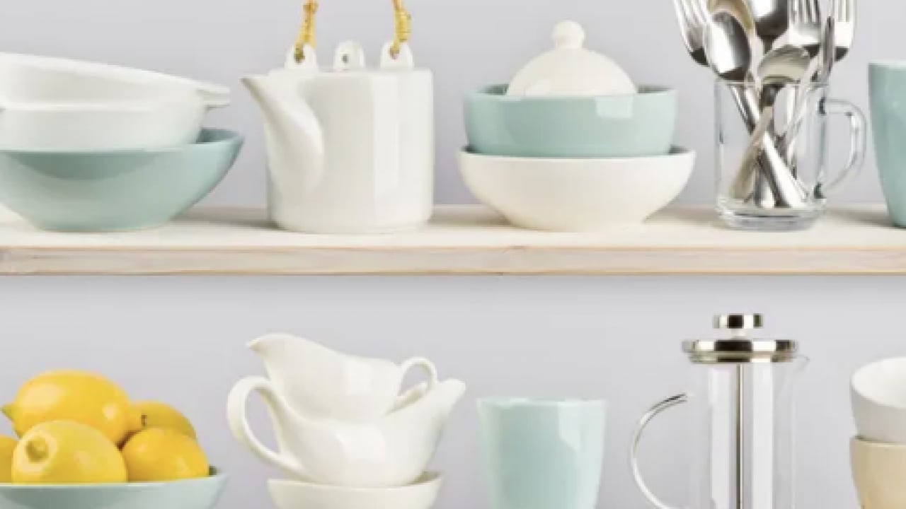 Foto - Bu yöntemden derhal vazgeçin meğer öyle bir zararı varmış ki... Bardakları dolaba sakın ters koymayın