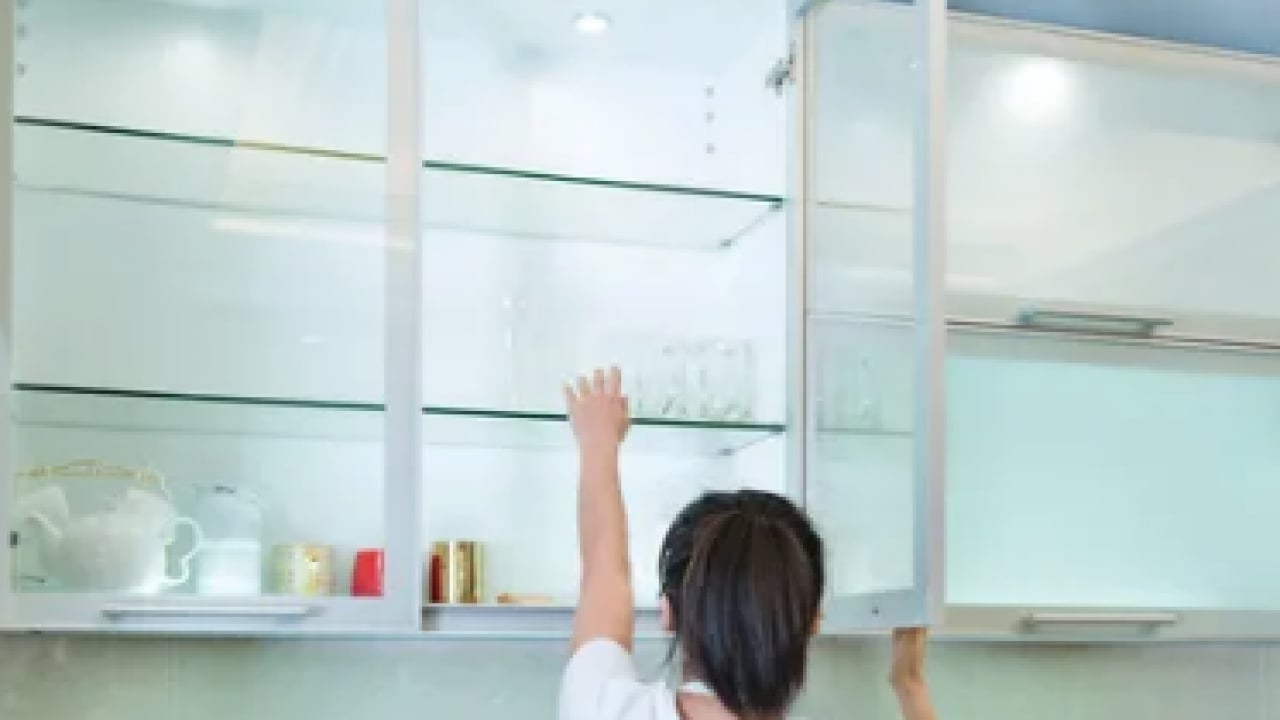 Foto - Bu yöntemden derhal vazgeçin meğer öyle bir zararı varmış ki... Bardakları dolaba sakın ters koymayın