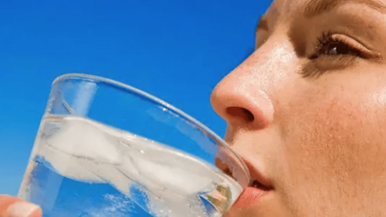 Foto - Bu yöntemi devreye almalısınız! Su tüketimiyle ilgili doğru bilinen yanlışlar! Günde kaç bardak su içilir?