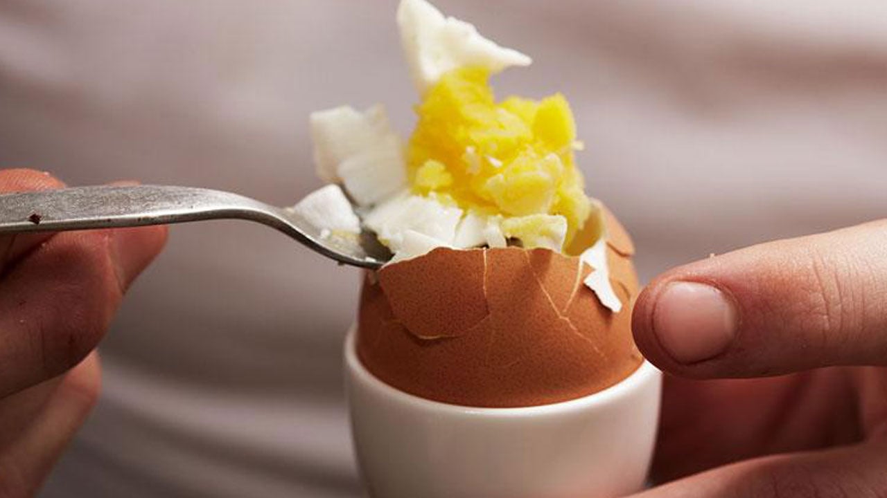 Bu yöntemi duyan şaşırıp kalıyor! Yumurta buzlukta saklanır mı?