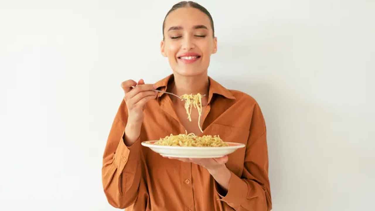 Meğer yıllardır yanlış biliyormuşuz! Zayıflatan makarna - diyet makarna pişirme yöntemi