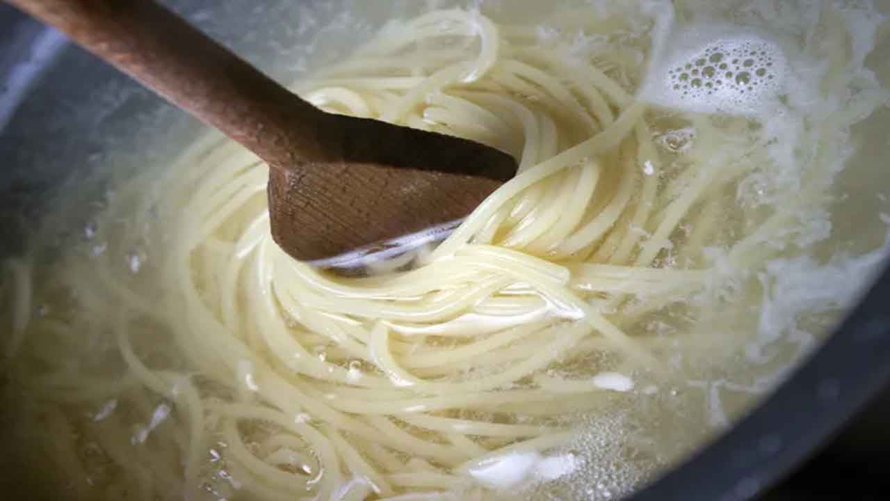 Foto - Meğer yıllardır yanlış biliyormuşuz! Zayıflatan makarna - diyet makarna pişirme yöntemi