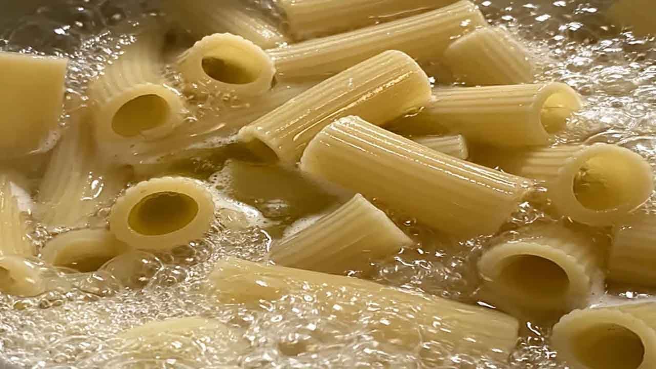 Foto - Meğer yıllardır yanlış biliyormuşuz! Zayıflatan makarna - diyet makarna pişirme yöntemi