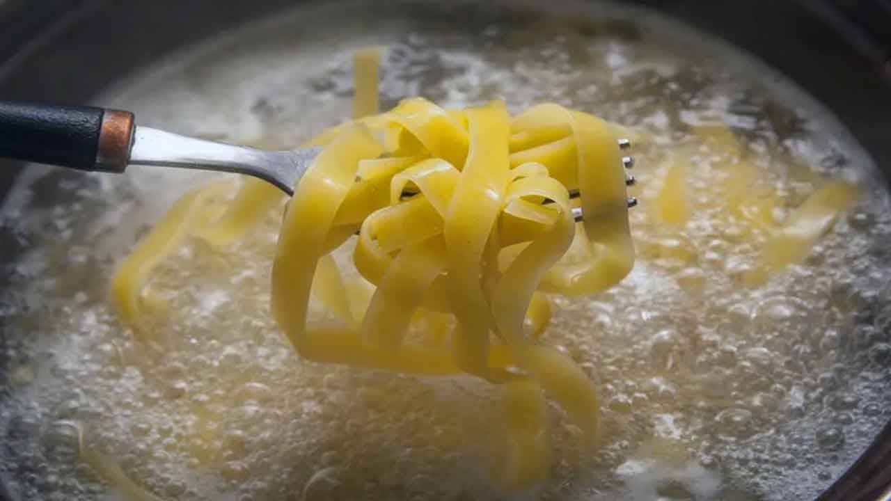 Foto - Meğer yıllardır yanlış biliyormuşuz! Zayıflatan makarna - diyet makarna pişirme yöntemi