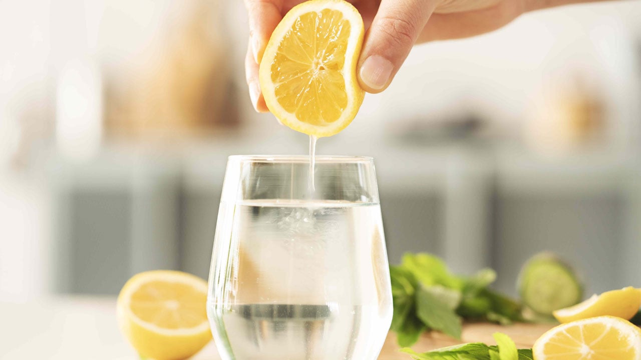 Foto - Bu zararlarını duydunuz mu? Her gün limonlu su içenler dikkat! 