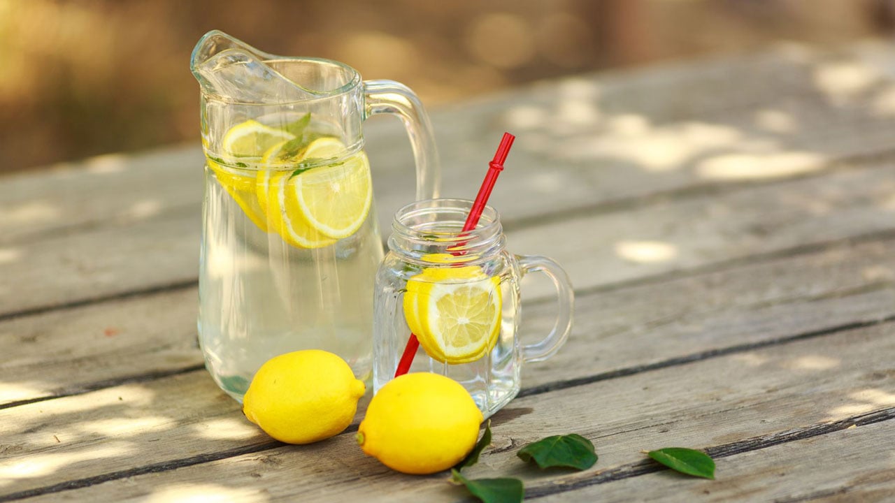 Foto - Bu zararlarını duydunuz mu? Her gün limonlu su içenler dikkat! 