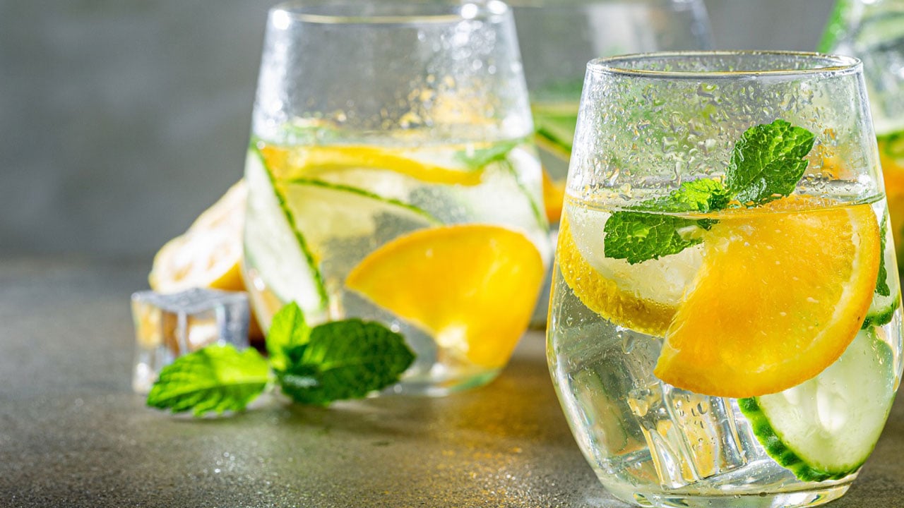 Bu zararlarını duydunuz mu? Her gün limonlu su içenler dikkat! 