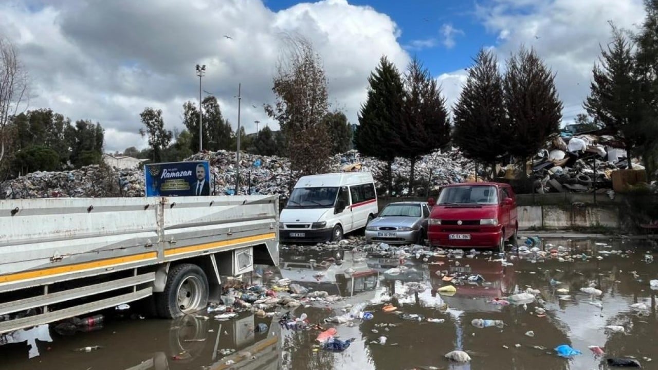 Foto - Buca’yı pislik bastı! CHP varsa çöp olmazsa olmaz