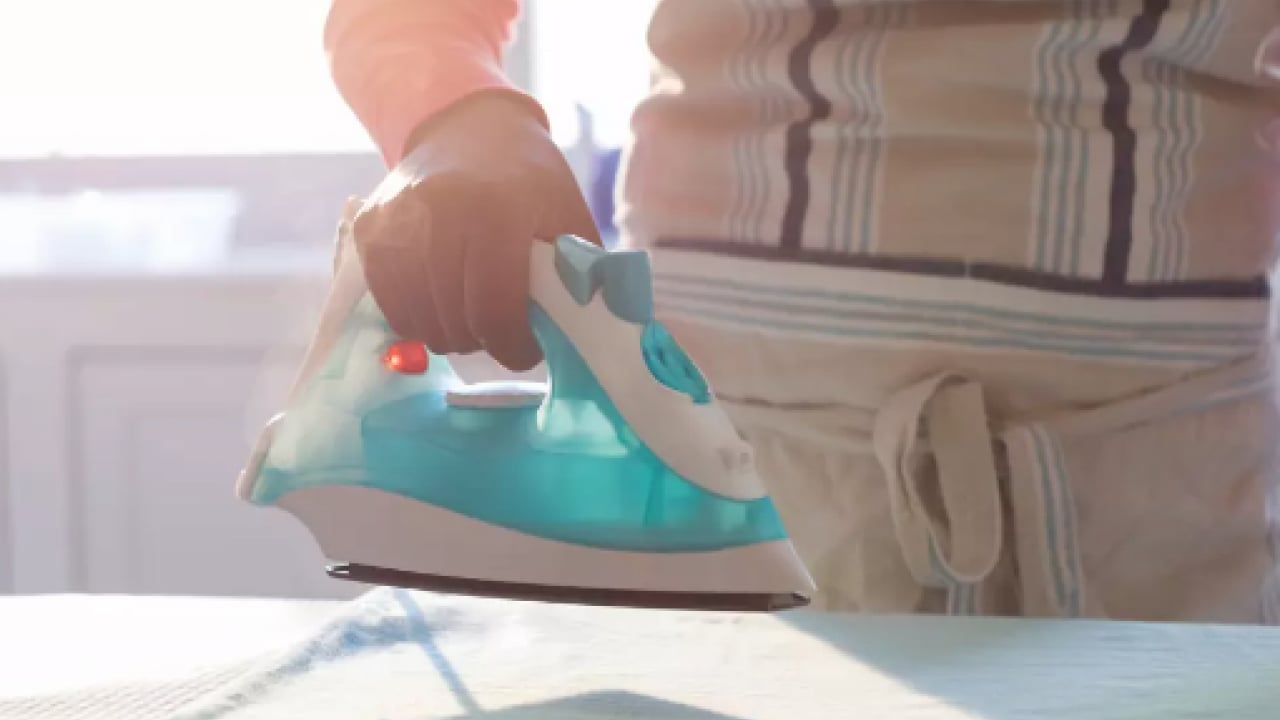 Foto - Buhar çıkışıyla birlikte dev oluyor resmen: Kötü kokulara en kolay numara ütü! Mis gibi kokuyor