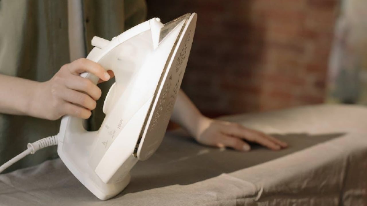 Foto - Buhar çıkışıyla birlikte dev oluyor resmen: Kötü kokulara en kolay numara ütü! Mis gibi kokuyor