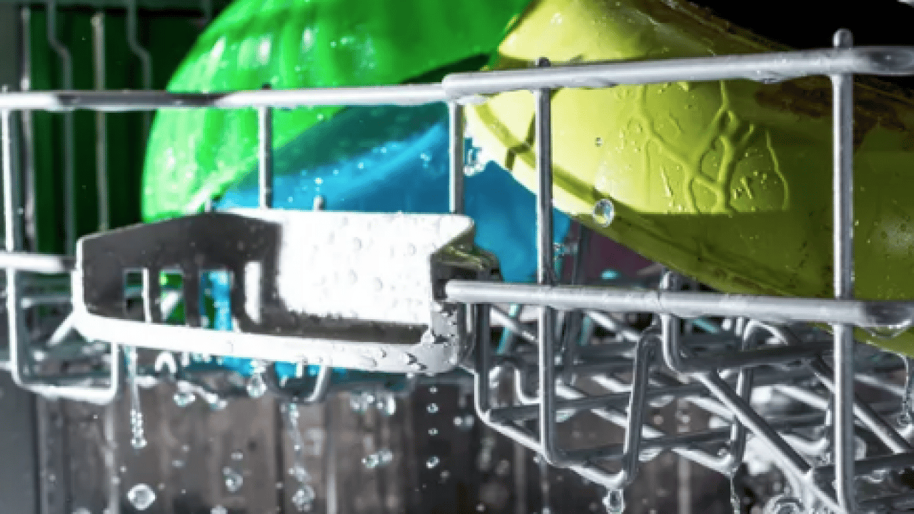 Foto - Bulaşık makinesindeki kireci söküp atıyor! 1 kaşık dökmeniz yeterli... Bu basit yöntem ne?