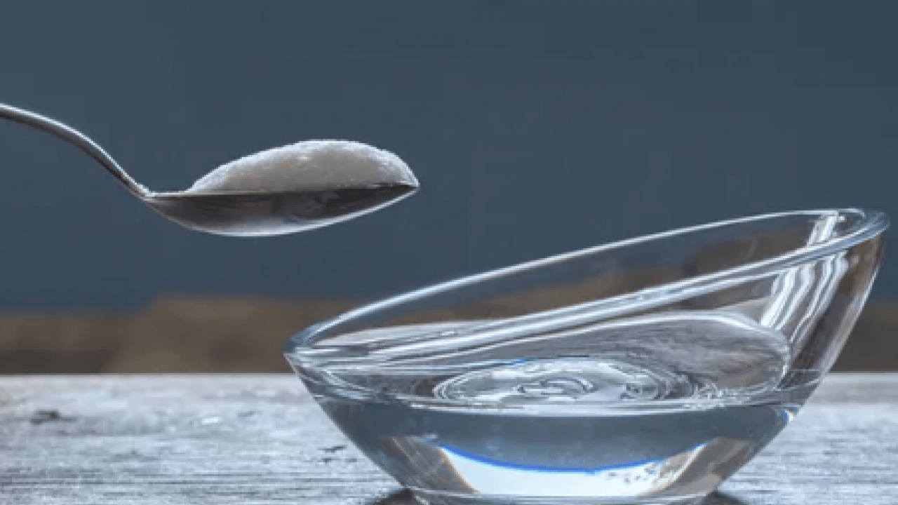 Foto - Bulaşık makinesindeki kireci söküp atıyor! 1 kaşık dökmeniz yeterli... Bu basit yöntem ne?