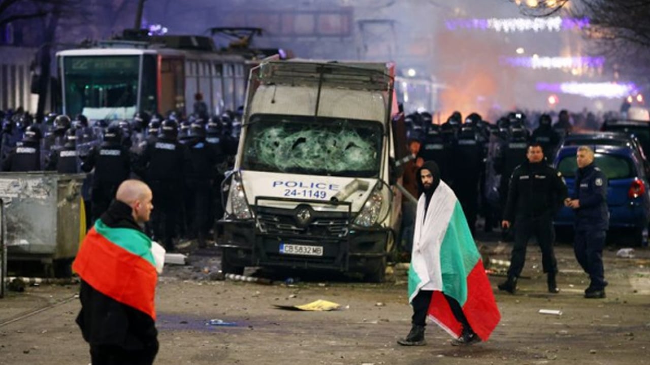 Foto - Hükümete istifa protestoları yapıldı... Bulgaristan Başbakanı istifa etti: Komsuda hükümet kararı açıkladı
