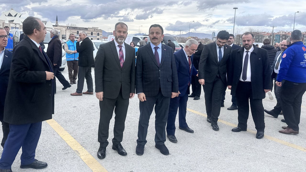 Foto - Bulut ağlamazsa yer nasıl gülsün: Konya'dan Gazze'ye 15 yardım tırı gönderildi