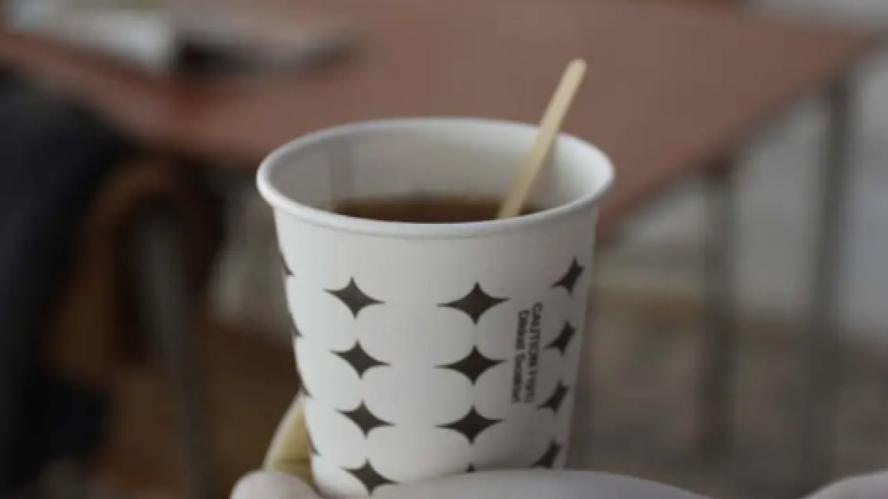 Sıcak içecekler gün içerisinde sıklıkla tüketiliyor ama karton bardaktan içerseniz tehlike! Uzmanı tehlikesini açıkladı