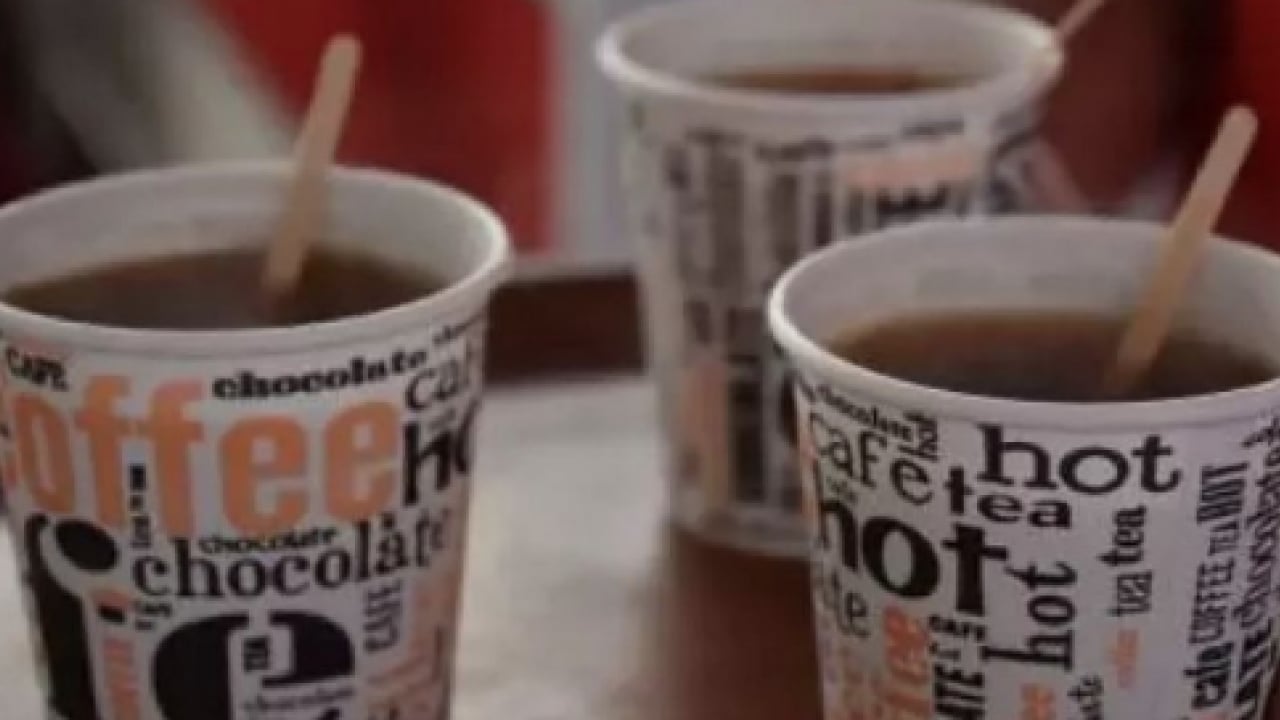 Foto - Sıcak içecekler gün içerisinde sıklıkla tüketiliyor ama karton bardaktan içerseniz tehlike! Uzmanı tehlikesini açıkladı