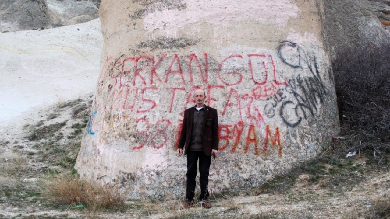 Foto - Bunu da yaptılar! Peribacalarına sprey boyalı tahribat