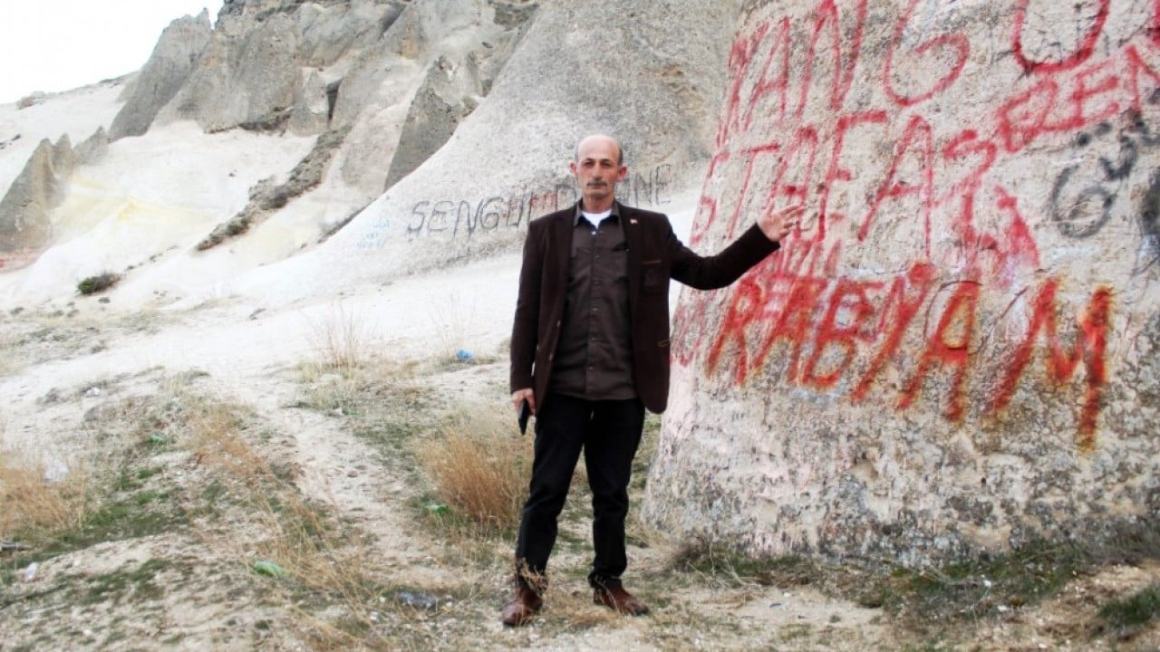 Bunu da yaptılar! Peribacalarına sprey boyalı tahribat