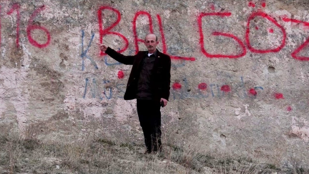 Foto - Bunu da yaptılar! Peribacalarına sprey boyalı tahribat