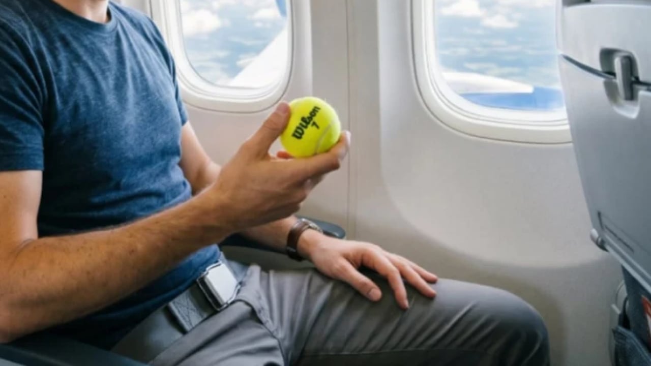 Bunu daha önce duymadınız! İşte Uçağa tenis topuyla binmenin faydası!