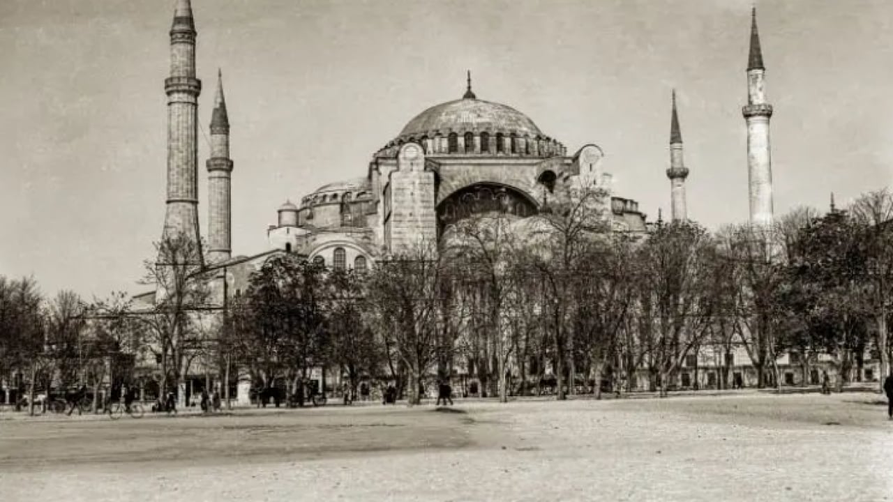 Bunu ilk defa göreceksiniz: İşte Ayasofya'nın tarihi fotoğrafları!