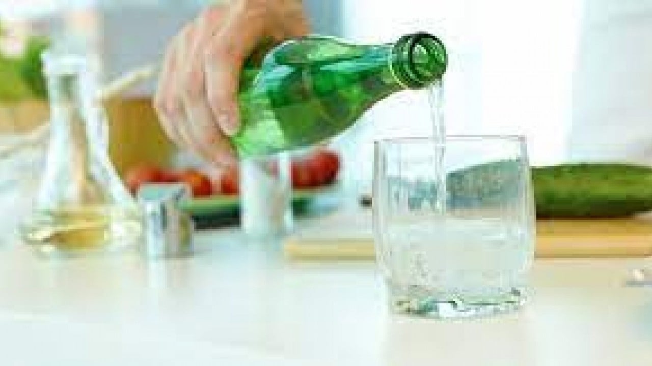 Foto - Bunu kimse bilmiyor: Maden suyunu bardağa koyup içenlere kötü haber