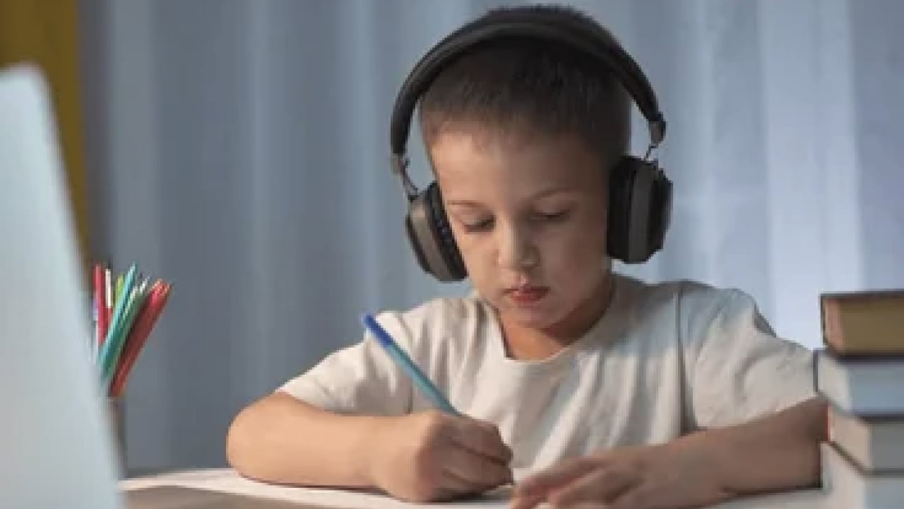 Foto - Bunu yapmamalısınız artık! Günde 8 saatten fazla kulaklık kullanmak bakın neyin habercisi...