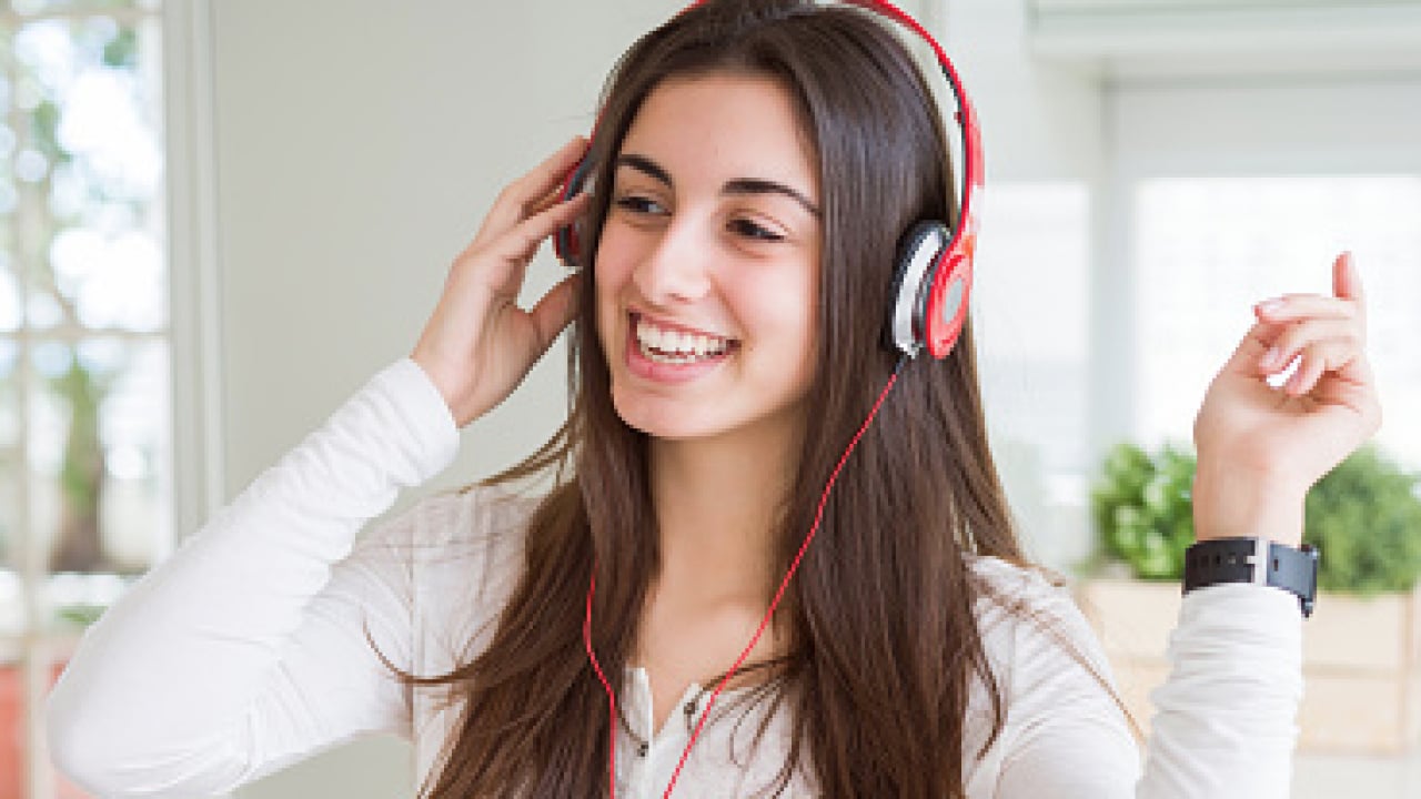 Foto - Bunu yapmamalısınız artık! Günde 8 saatten fazla kulaklık kullanmak bakın neyin habercisi...