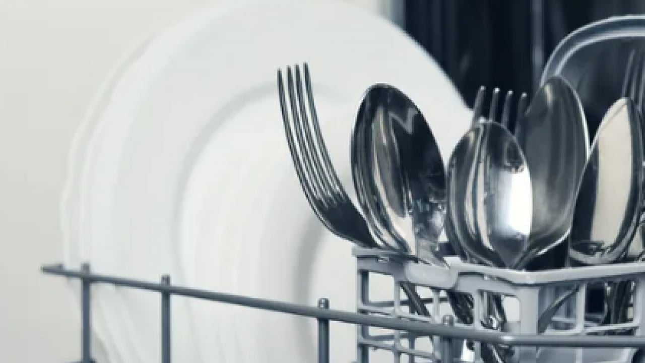 Foto - Bunu yapmayın! Meğer hepimiz yanlış biliyormuşuz! Bulaşık makinesini doldururken...