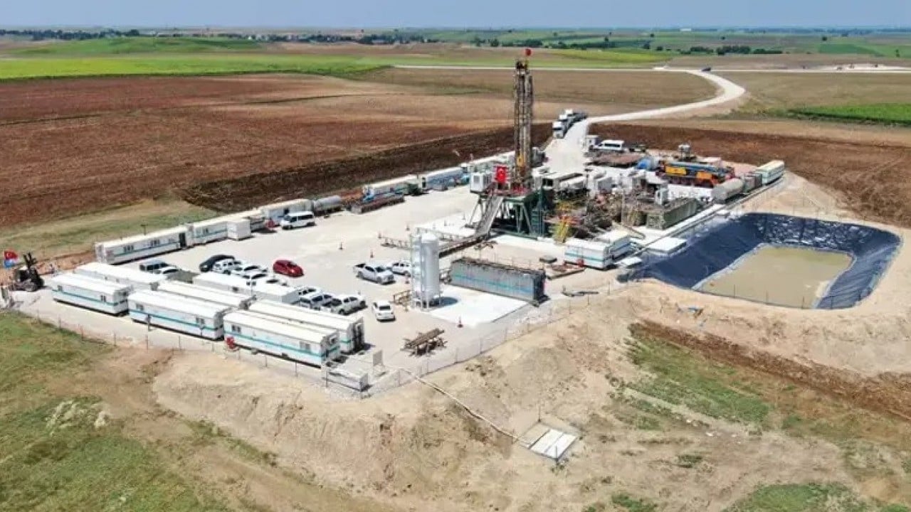 Foto - 'Burada bir şey yok' denilerek kuyuların betonla kapatıldığı kent için olay karar: Petrol için yerin altına iniliyor